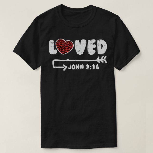 Camiseta Loved John 316 Leopard Heart Valentines Day Christ (Frente do Design)
