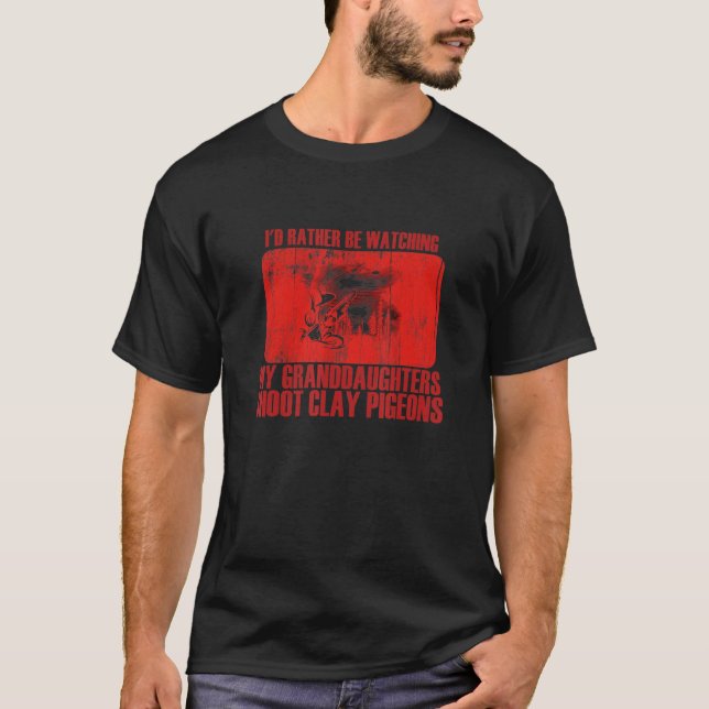 Camiseta Loving Rather Be Watching Granddaughters Shoot Cla (Frente)