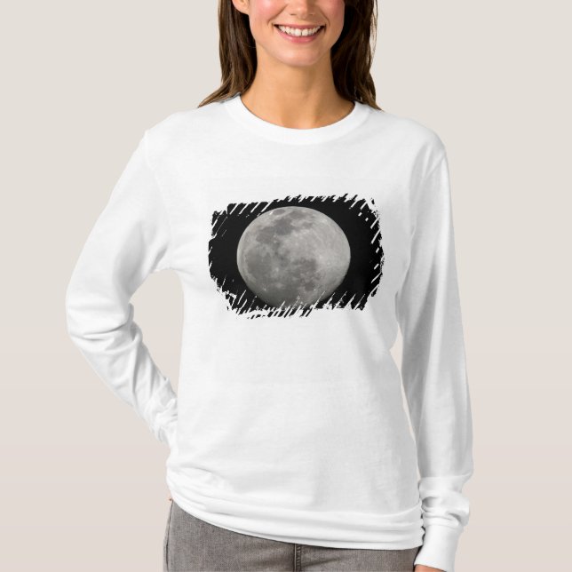 Camiseta Lua cheia em preto e branco. Crédito: Arthur (Frente)