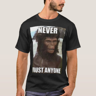 Camiseta Lucias Nunca Confie em Ninguém!