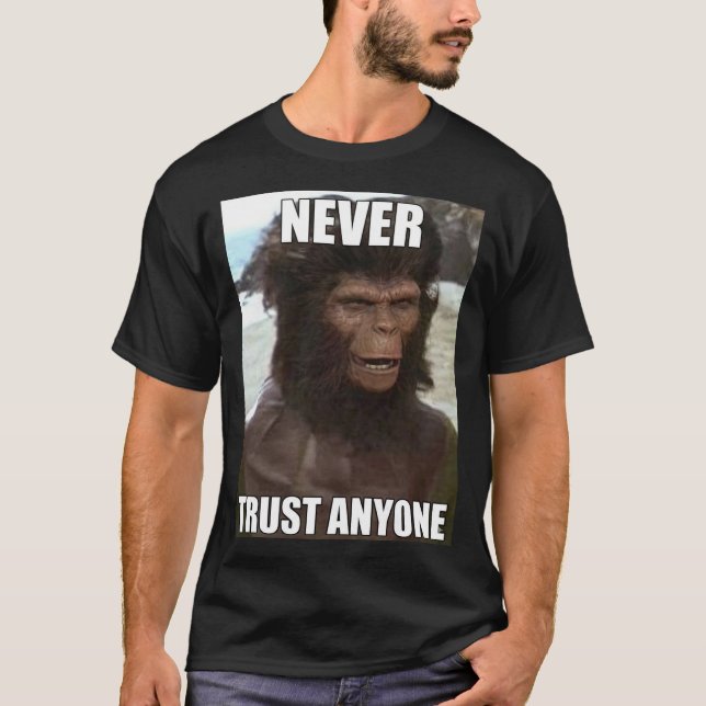 Camiseta Lucias Nunca Confie em Ninguém! (Frente)