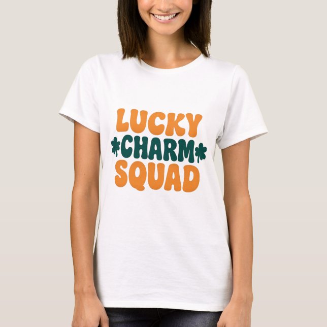 Camiseta Lucky Charm Squad Ruas Brilhantes. Dia de Patrick (Frente)