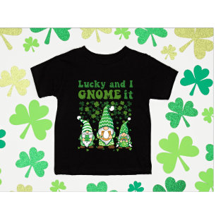 Camiseta Lucky e eu o chamamos de shamrocks verdes gnomos d