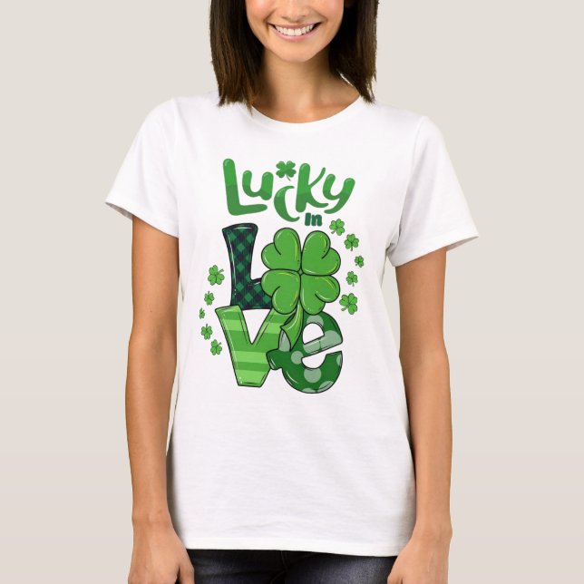 Camiseta Lucky In Love St. Patrick's Day Patterned Shamrock (Frente)