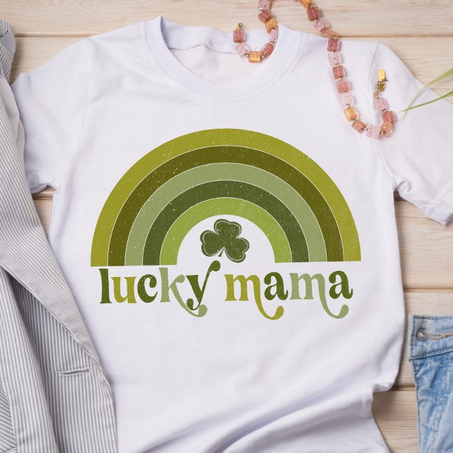 Camiseta Lucky Mama Retro Dia de São Patrício Word Art Rain (Criador carregado)