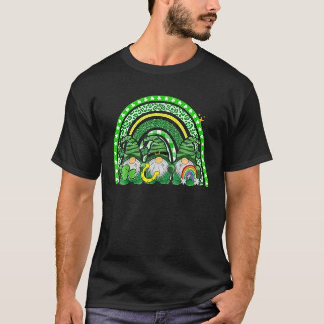 Camiseta Lucky Rainbow Three Gnomes St Patricks Day Shamroc (Frente)
