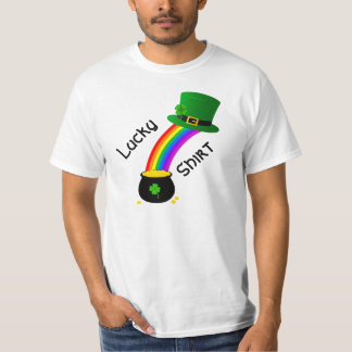 Camiseta Lucky Shirt with rainbow and pot of gold.