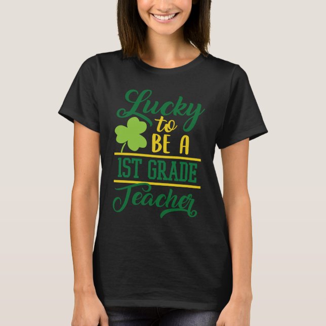 Camiseta Lucky To Be A 1st Grade Teacher  St Patrick's Firs (Frente)