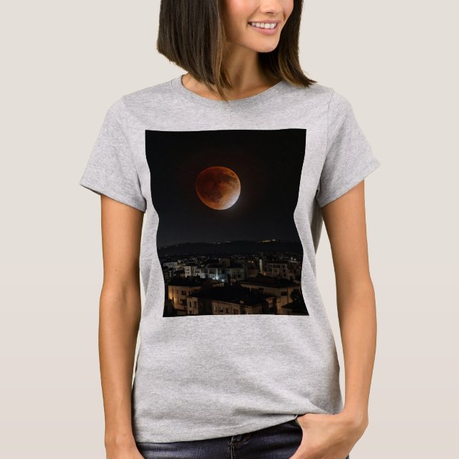 Camiseta Lunar Eclipse: Tee feminino (Frente)