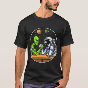 Camiseta Luta de Braço de Astronauta Alien