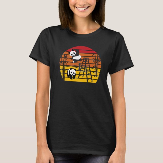 Camiseta Luta Pandas Chineses Bamboo Comendo Animais (Frente)
