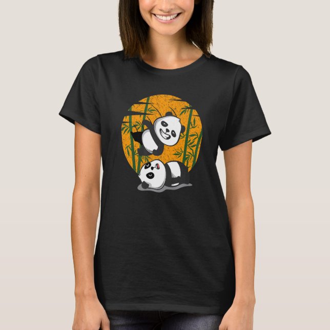 Camiseta Luta Pandas Chineses Bamboo Comendo Animais (Frente)
