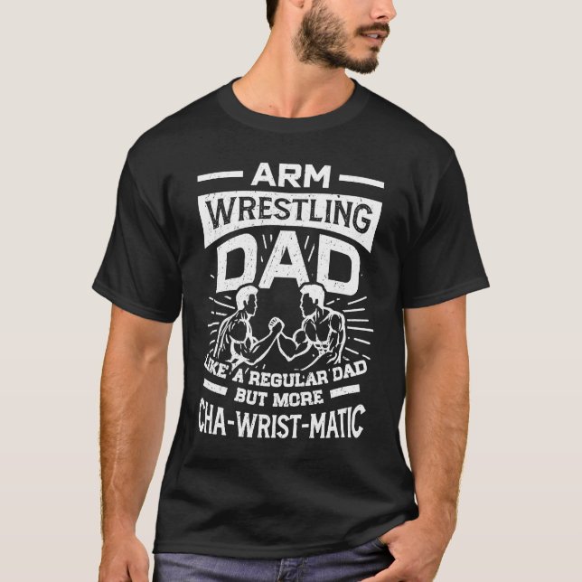 Camiseta Lutando Braço com o Papai Como Um Pai Normal Mais  (Frente)