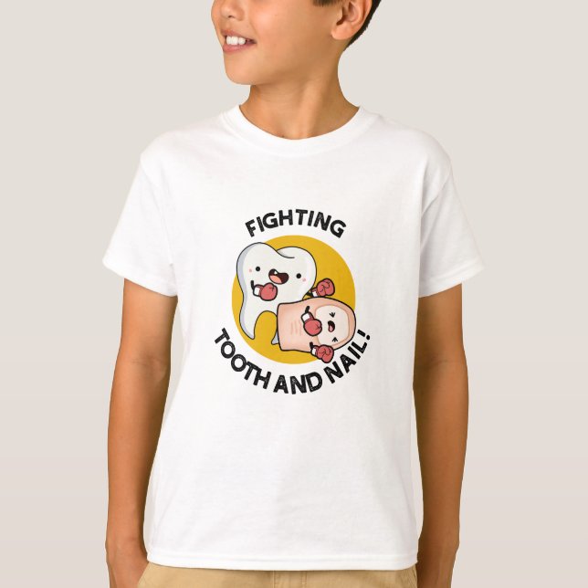 Camiseta Lutando Contra Os Dentes E As Unhas Engraçadas (Frente)