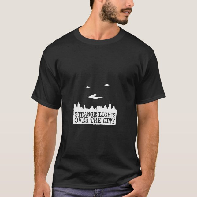 Camiseta Luzes estranhas sobre a cidade (Frente)