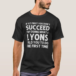 Camiseta LYONS Encantado Sobrenome Família Árvore Anivers