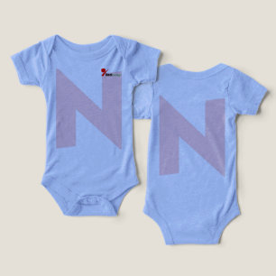 Camiseta Macacão de Bebê com Monograma Inicial da Letra N M