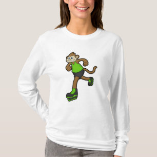 Camiseta Macaco como skater com skates em linha