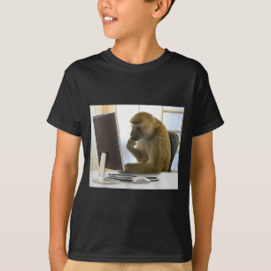 Camiseta Macaco curioso engraçado pensando meme escritório