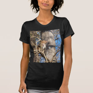 Camiseta macaco de macaque do rhesus 002a que olha acima