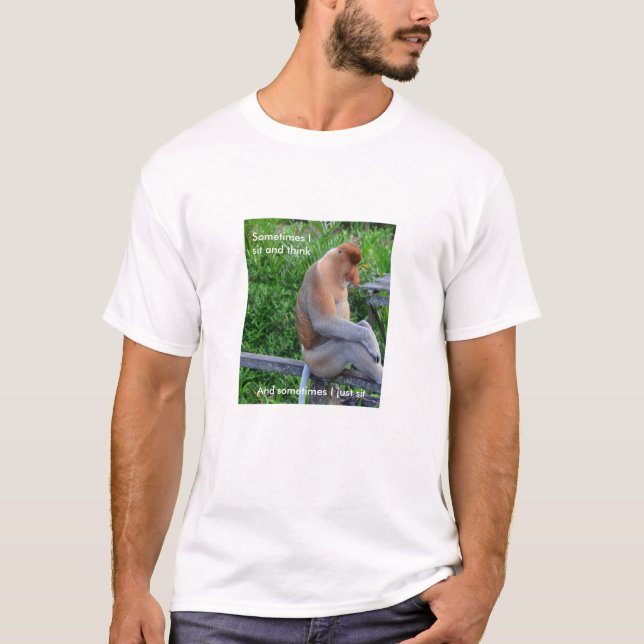 Camiseta Macaco de Proboscis - às vezes eu sento-me e (Frente)