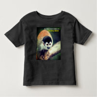 Macaco esquilo na árvore