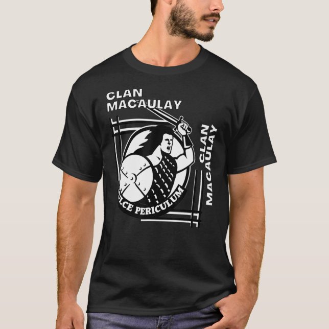 Camiseta MacAulay Clan Gaelic Motto Swordsman (Frente)