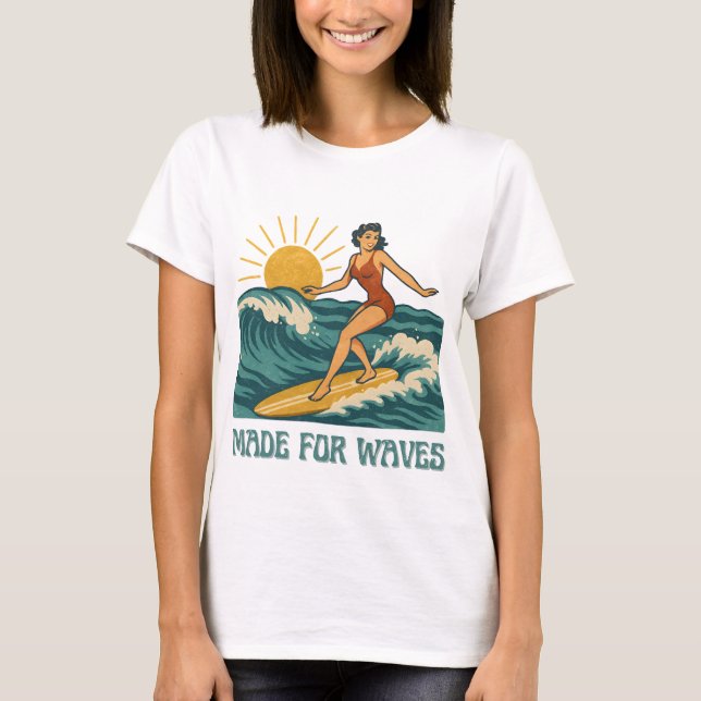 Camiseta Made For Waves Surfer - Retro Surfing Pin-Up Art (Frente)