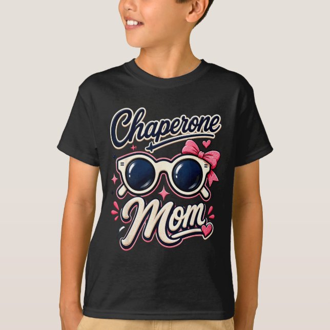 Camiseta Mãe acompanhante óculos de sol retrô escola mesmo (Frente)