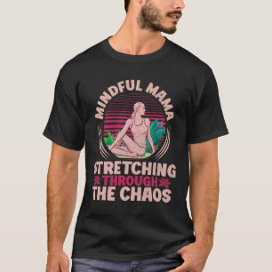 Camiseta Mãe Atenta Alongando-se Através do Caos Yoga Mãe