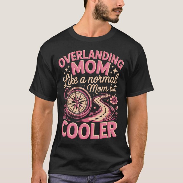 Camiseta Mãe Aventureira Como Uma Mãe Normal Mas (Frente)