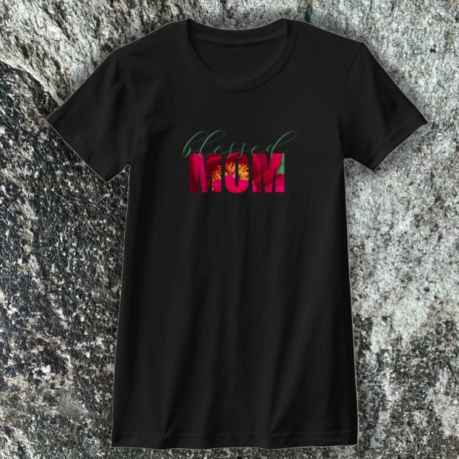 Camiseta Mãe Bela, Bela Mãe, Cristã Rosa, Rosa (Blessed mom.  Unique red floral mom script. Christian T-shirt. Faith T-shirt
)