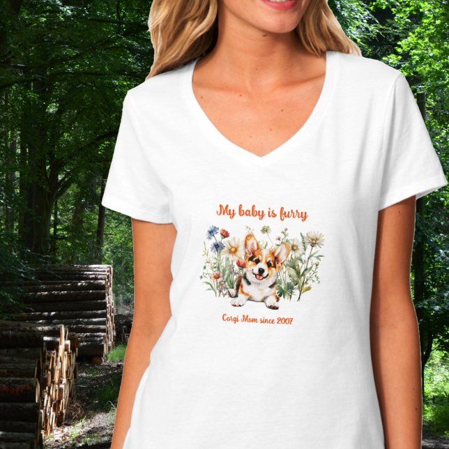 Camiseta Mãe Corgi Cachorrinho em Flores Silvestres (Criador carregado)