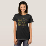 Camiseta Mãe da caligrafia Dourado do chique do brilho da<br><div class="desc">Um design elegante do de ponta,  características o texto "mãe da noiva" em uma pia batismal extrovertida do roteiro,  a textura do brilho adiciona um toque festivo e glamoroso. Contacte-me por favor se você tem qualquer pedido especial.</div>