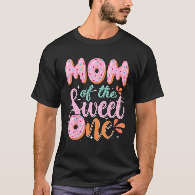 Camiseta Mãe Da Doce Festa de aniversário De Uma Rosquinha  (Frente)