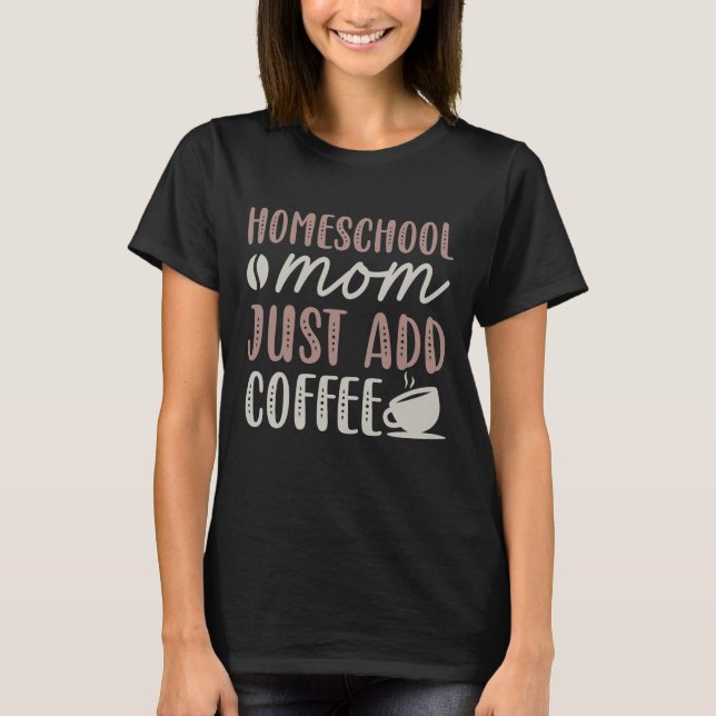 Camiseta Mãe da escola doméstica, adicione café (Frente)