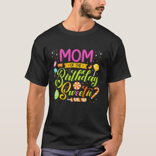 Camiseta Mãe Da Festa de aniversário De Docinho De Aniversá (Frente)