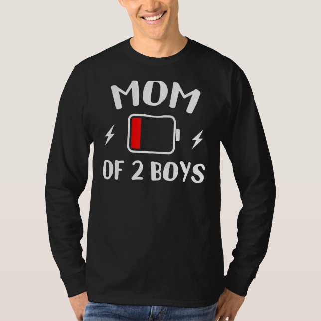 Camiseta Mãe De 2 Rapazes Diversão Mama De Baixa Energia Ca (Frente)