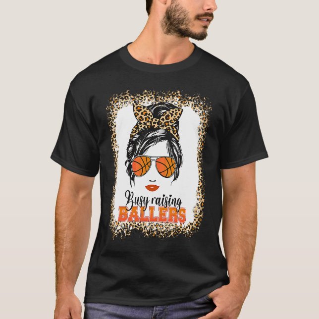 Camiseta Mãe de Basquete Criando Atletas Vida de Mãe de Bas (Frente)