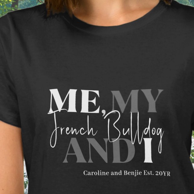 Camiseta Mãe de Cachorro Frenchie Estabelecida Tipografia C (Funny Custom Name Established Date French Bulldog Mom T-shirt - Me My French Bulldog and I)