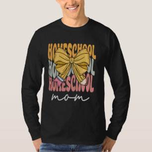Camiseta Mãe de Ensino em Casa Groovy Coquette Laço Fofo Di