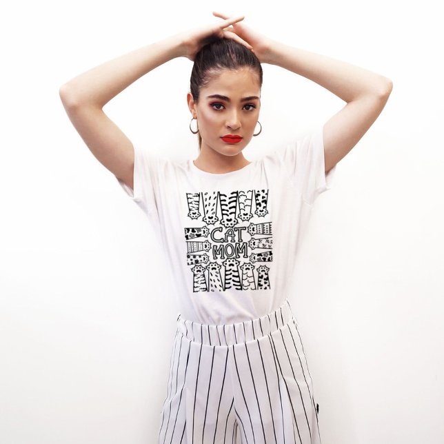 Camiseta Mãe de gato preto e branco com patas de gato (Criador carregado)