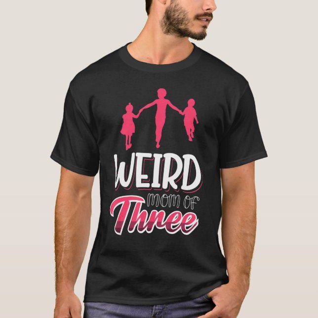Camiseta Mãe De Três Parentalidades Estranha (Frente)