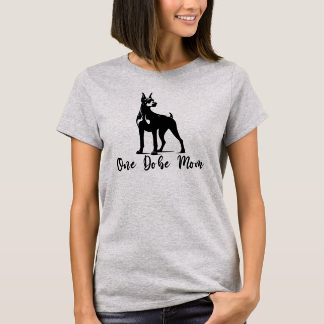 Camiseta Mãe de uma, mãe doberman (Frente)