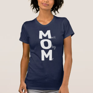 Camiseta MÃE (deve me obedecer) dizendo texto branco T-Shi