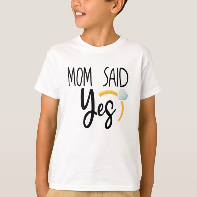Camiseta Mãe Disse Sim, Anúncio De Bebê De Casamento (Frente)