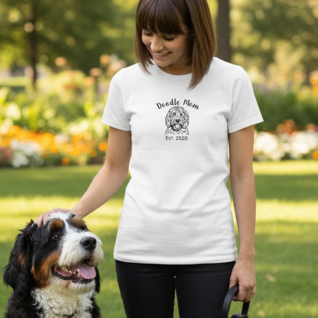 Camiseta Mãe Doodle Estabelecida Rascunho Preto (Criador carregado)