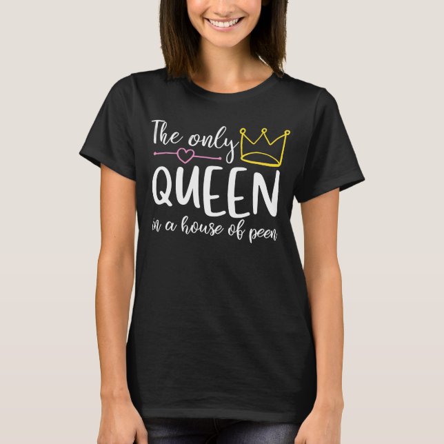 Camiseta Mãe Dos Meninos A Única Rainha Em Uma Casa De Meni (Frente)