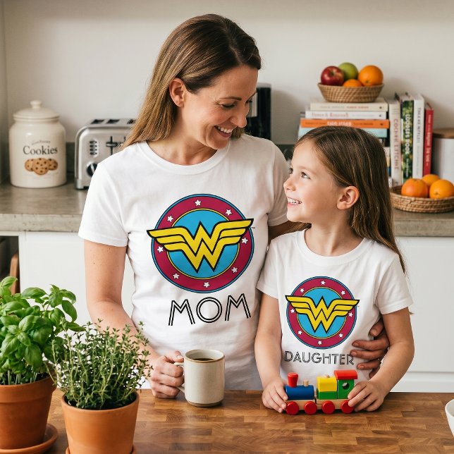 Camiseta Mãe e Filha como a Mulher-Maravilha (Criador carregado)