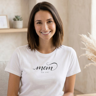 Camiseta Mãe Estabelecida Script Personalizado Ano Preto Mã
